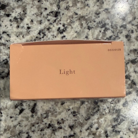 Laura Geller Double Take Baked Foundation - Light MSRP $38 - Picture 3 of 3